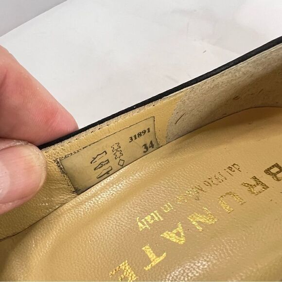 BRUNATE loafer 31891 nero
Women loafers in black nubuck leather w/ a small heel - Picture 7 of 13